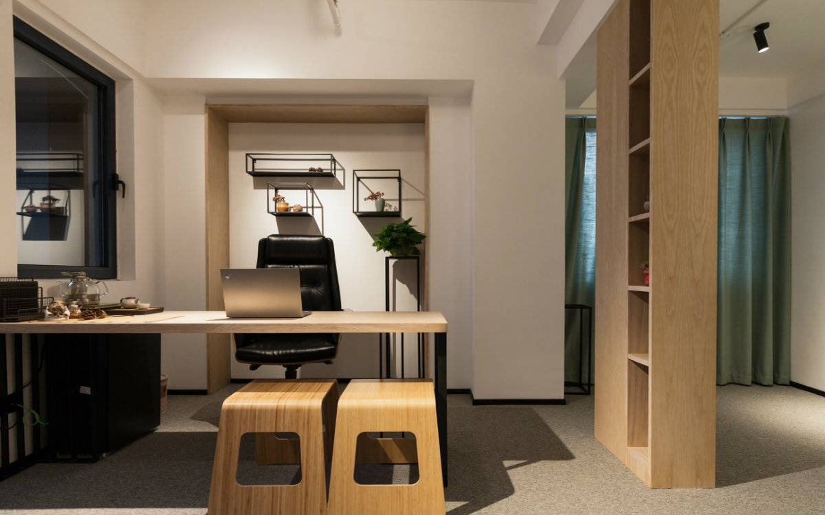 深圳龙华办公室装修高隔断是办公室设计的一部分